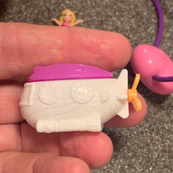Polly Pocket Seashell Mermaid Clamshell Case and Figurines. - Picture 8 of 14